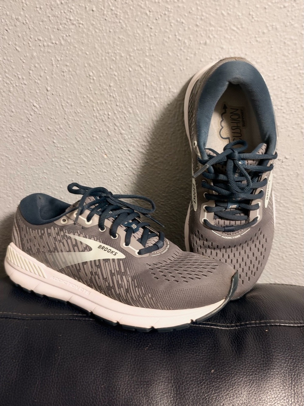 Brooks Men's Gray and Blue Athletic Running Shoes